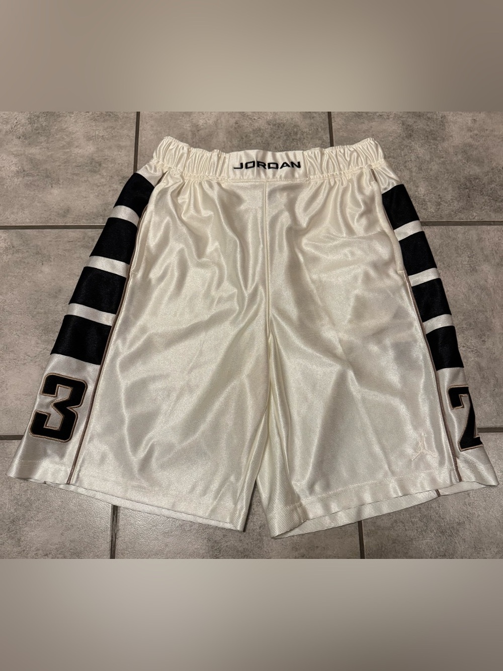 Jordan Brooklyn Cat Scratch Shorts Sail/Black Mens Size Small NWT